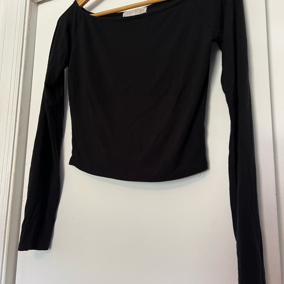 Black Off-Shoulder Long Sleeve Crop Top - Picture 3 of 6